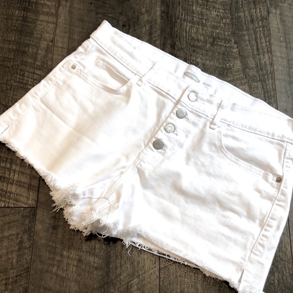 OLD NAVY BOYFRIEND BUTTON FLY WHITE CUT OFF JEAN SHORTS SIZE 8 - Picture 1 of 8